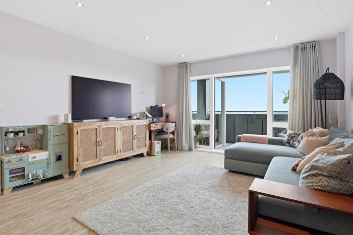 2 Bedroom Flat For Sale In Sylvan Hill, Crystal Palace, SE19