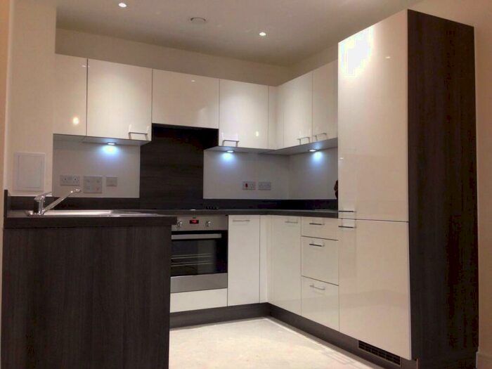 1 Bedroom Flat To Rent In Connersville Way, Croydon, CR0