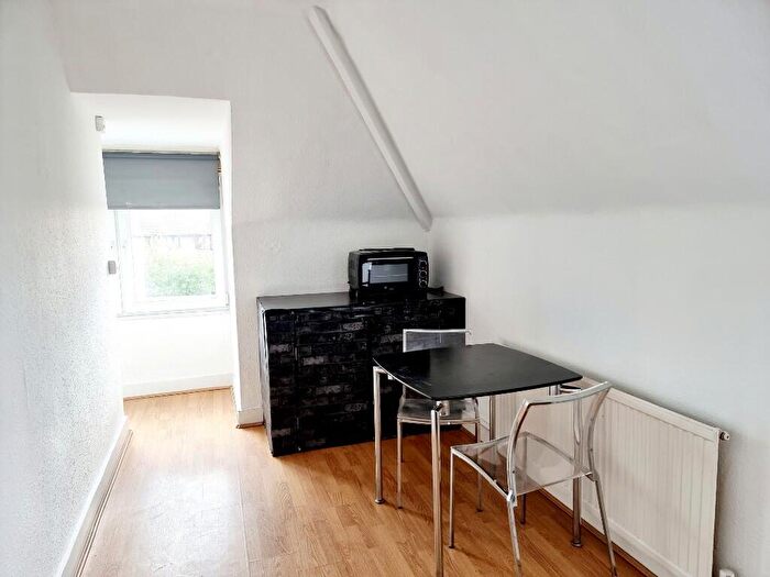 Studio To Rent In Burnside Road, Dagenham, London, RM8