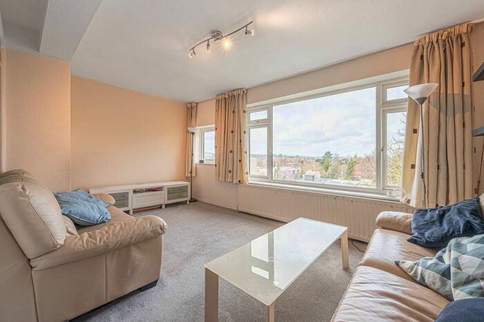 2 Bedroom Flat To Rent In Woodside Park Road, Woodside Park, London, N12