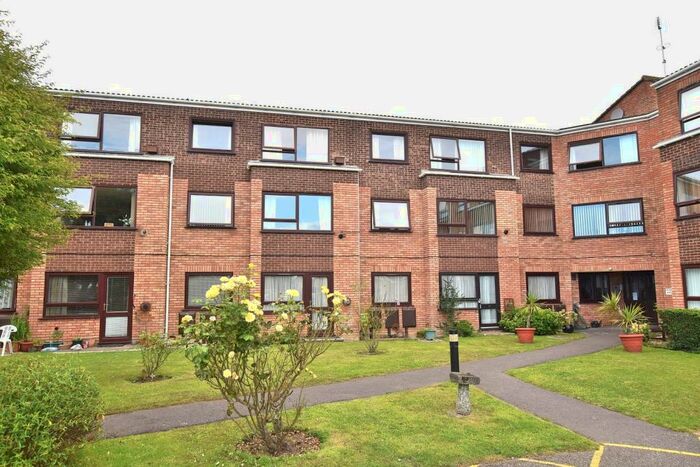 1 Bedroom Flat To Rent In Waverley House, Waverley Road, New Milton, Hampshire., BH25