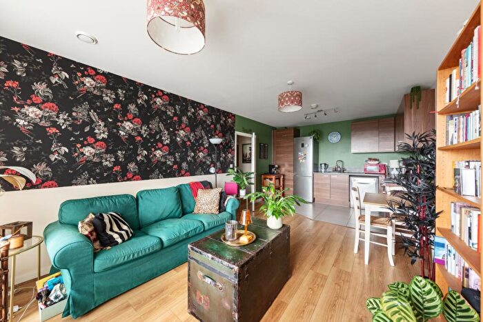 2 Bedroom Flat For Sale In Coster Avenue London, N4