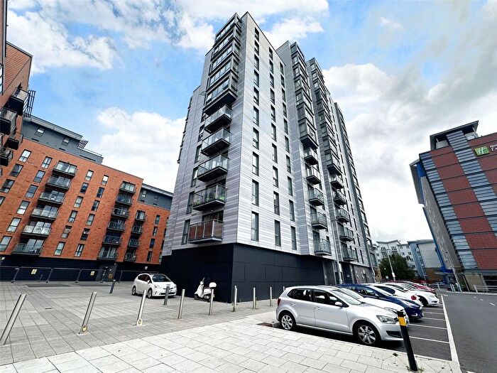 2 Bedroom Flat To Rent In Railway Terrace, Slough, Berskshire, SL2