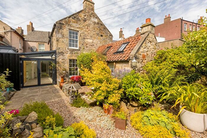 1 Bedroom Terraced House To Rent In High Street, Aberdour, KY3