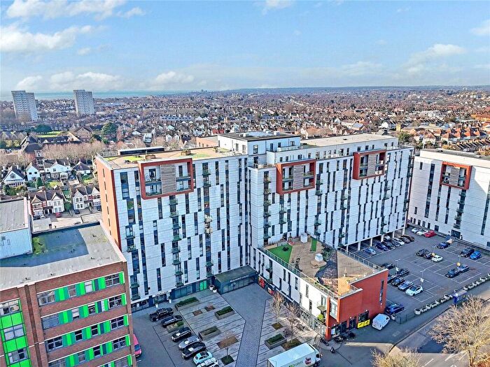 2 Bedroom Apartment To Rent In Beaumont Court, - Victoria Avenue, Southend On Sea, Essex, SS2