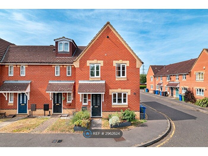 3 Bedroom Semi-Detached House To Rent In Swiftsure Road, Grays, RM16