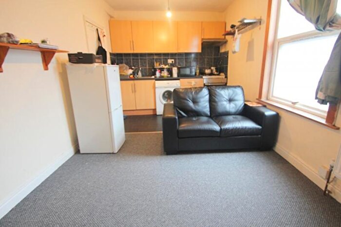 1 Bedroom Terraced House To Rent In Royal Park Road, Hyde Park, Leeds, LS6