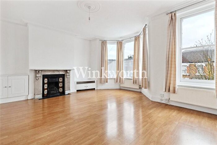 2 Bedroom Apartment For Sale In Park Avenue, London, N13