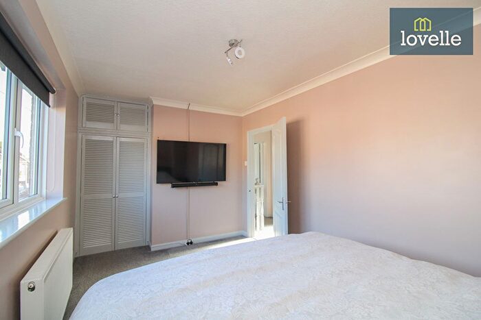 3 Bedroom Semi-Detached House For Sale In Westhill Road, Grimsby, DN34