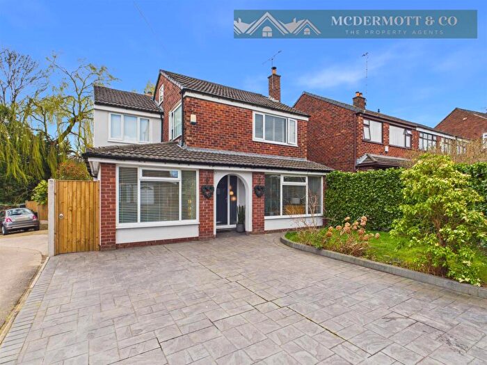 3 Bedroom Detached House For Sale In Warwick Road, Failsworth, M35