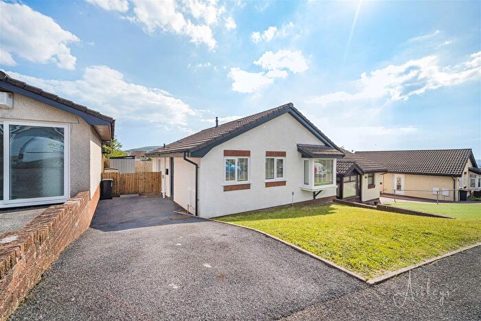 3 Bedroom Semi-Detached House For Sale In Willow Walk, Cimla, Neath, SA11