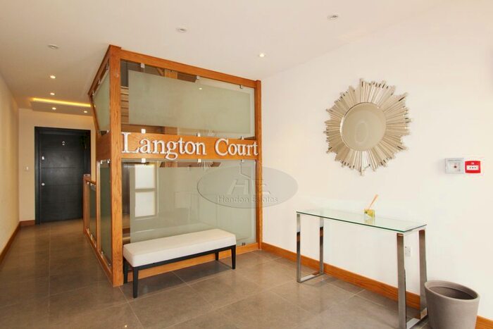 3 Bedroom Flat To Rent In Langton Court, Parson Street, London, NW4