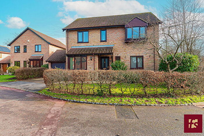 4 Bedroom Detached House For Sale In Chaucer Road, Crowthorne, RG45