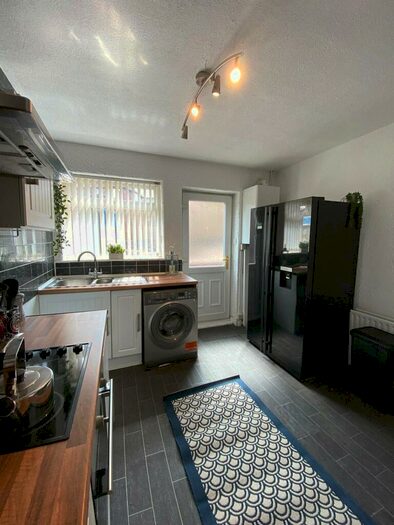 3 Bedroom Semi-Detached House To Rent In Benson Gardens, Leeds, LS12