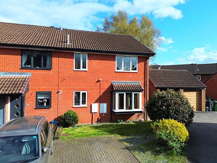 1 Bedroom End Terrace House For Sale In Wingfield Gardens, Frimley, Camberley, Surrey, GU16