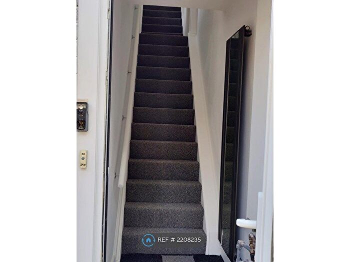 4 Bedroom Flat To Rent In Central Avenue, London, N9