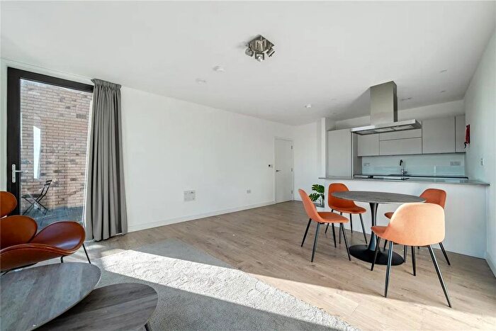 2 Bedroom Flat To Rent In Catalina City Island, Leeds, LS12