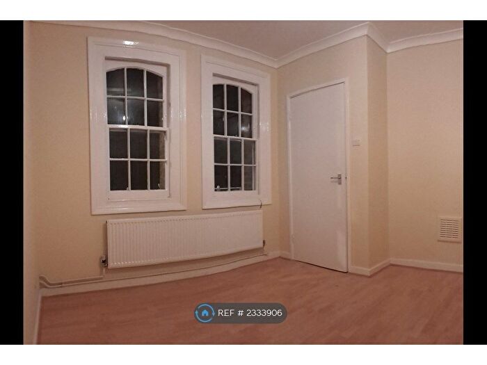 1 Bedroom Flat To Rent In Rawstorne Street, London, EC1V