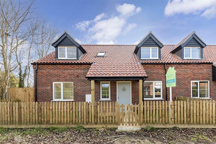 3 Bedroom Semi Detached House To Rent In St. Marys View, Happisburgh, NR12