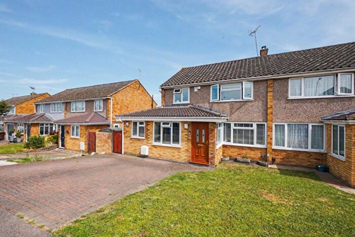 4 Bedroom Semi Detached House For Sale In Adelaide Drive, Sittingbourne, Kent, ME10