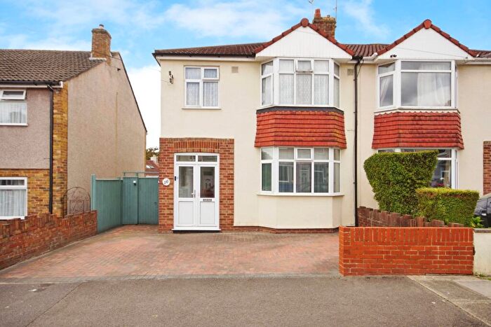 3 Bedroom Semi-Detached House For Sale In Moorlands Road, Fishponds, Bristol, BS16