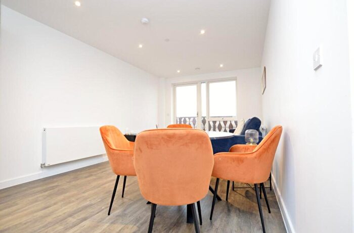 1 Bedroom Flat For Sale In Drydock Square, Barking, IG11