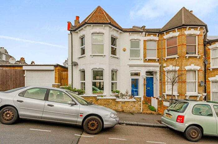 6 Bedroom House To Rent In Duckett Road, Harringay, London, N4