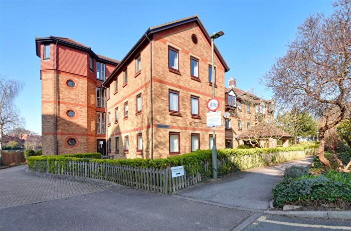 2 Bedroom Apartment For Sale In Stokes Court, East Finchley, N2
