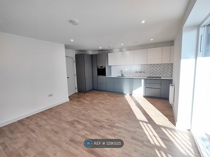 1 Bedroom Flat To Rent In Cedrus Avenue, Southall, UB1