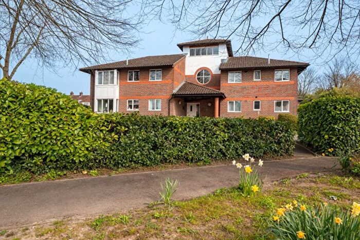 2 Bedroom Flat For Sale In The Laurels, Andover, SP10
