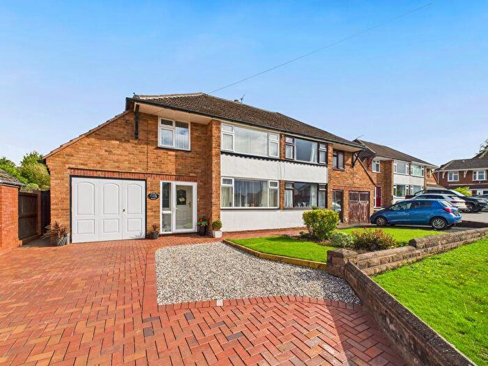 3 Bedroom Semi-Detached House For Sale In Dumbleberry Avenue, Sedgley, DY3