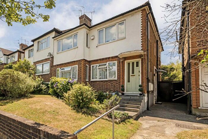 2 Bedroom Maisonette For Sale In Chambers Lane, London, NW10