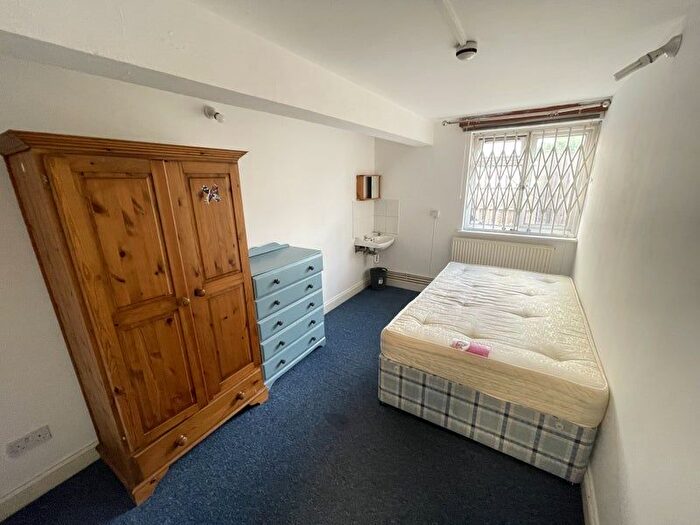 3 Bedroom Flat To Rent In Caledonian Road, Islington, N7