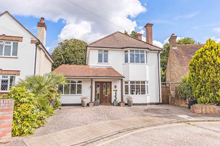 4 Bedroom Detached House For Sale In The Hermitage, Uxbridge, UB8
