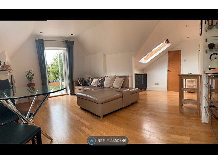 2 Bedroom Flat To Rent In Balham, London, SW12