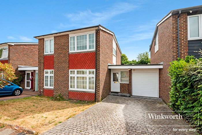 4 Bedroom Link Detached House To Rent In Lankton Close, Beckenham, Kent, BR3