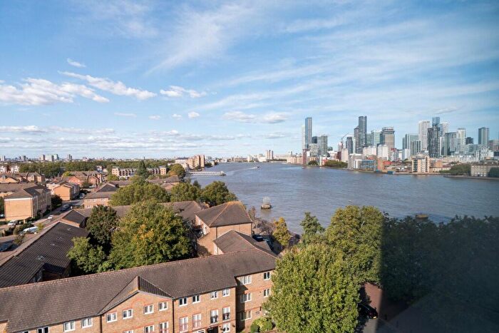 2 Bedroom Flat To Rent In Aragon Tower George Beard Road, London, SE8