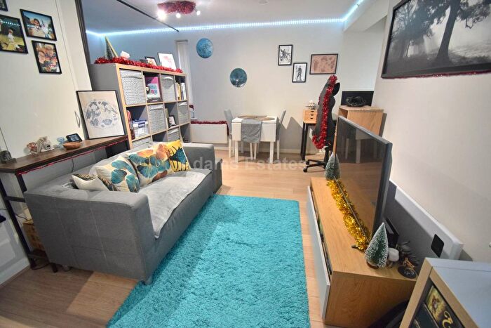 1 Bedroom Studio To Rent In Hartsbourne Road, Reading, RG6