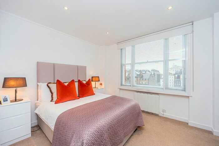 2 Bedroom Flat To Rent In Hill Street, Mayfair, London, W1J