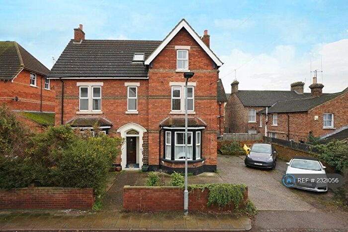 2 Bedroom Flat To Rent In Adelaide Square, Bedford, MK40