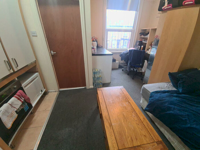 1 Bedroom Flat To Rent In Hyde Park Road, Leeds, LS6