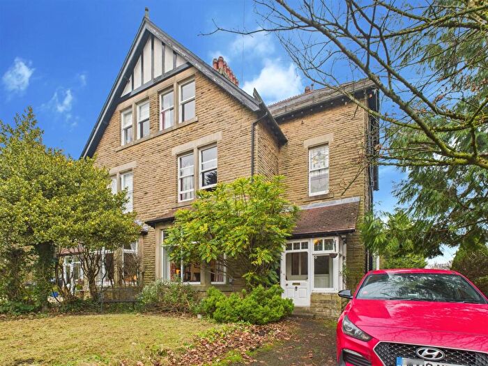 6 Bedroom Semi Detached House For Sale In Lightwood Road, Buxton, SK17