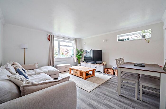 2 Bedroom Flat To Rent In Havelock Road, Warsash, Southampton, Hampshire, SO31