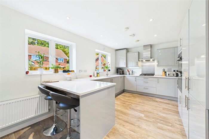 4 Bedroom Detached House For Sale In Hurst Avenue, Blackwater, Camberley, Hampshire, GU17