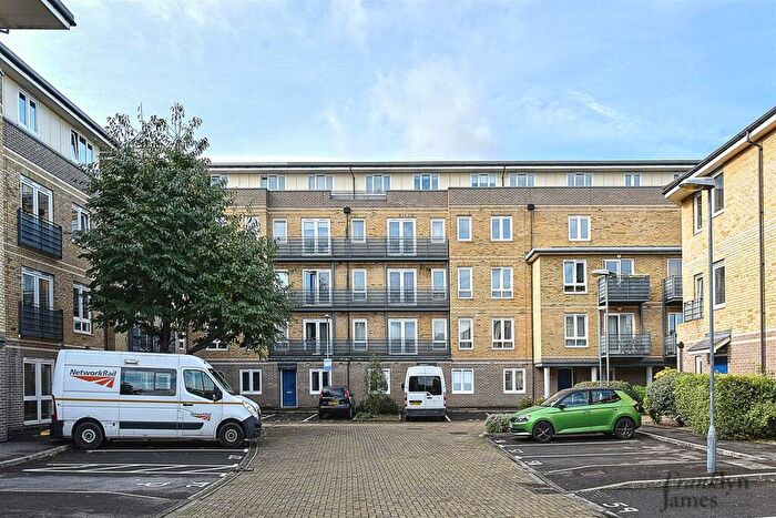 2 Bedroom Apartment To Rent In Rosegate House, Bow, London, E3
