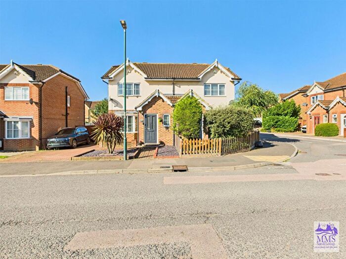 3 Bedroom Semi-Detached House For Sale In Lodge Hill Lane, Chattenden, ME3