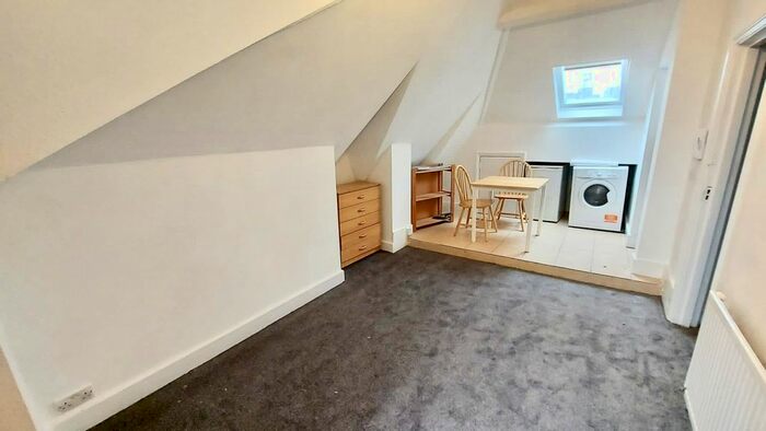 1 Bedroom Studio To Rent In Brownlow Road, London, N11