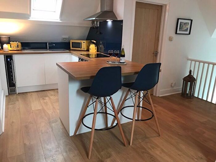 3 Bedroom Flat To Rent In Groveley Road, Westbourne, Bournemouth, BH4