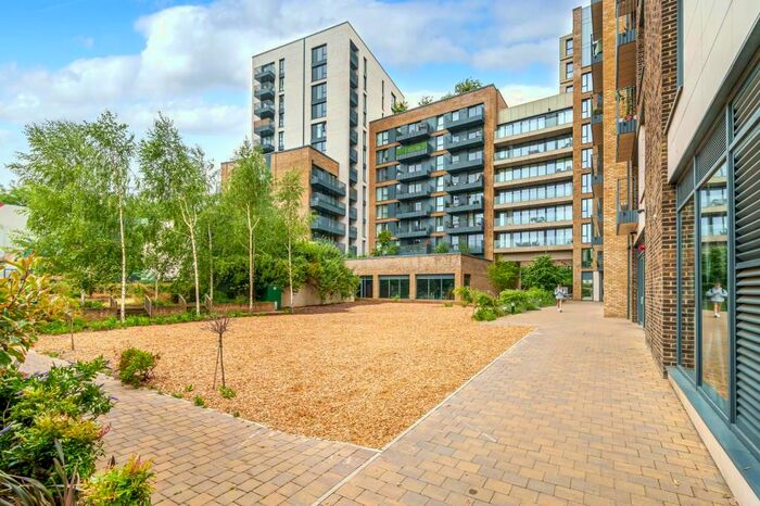 2 Bedroom Flat To Rent In Fairfield Avenue, Staines-Upon-Thames, TW18