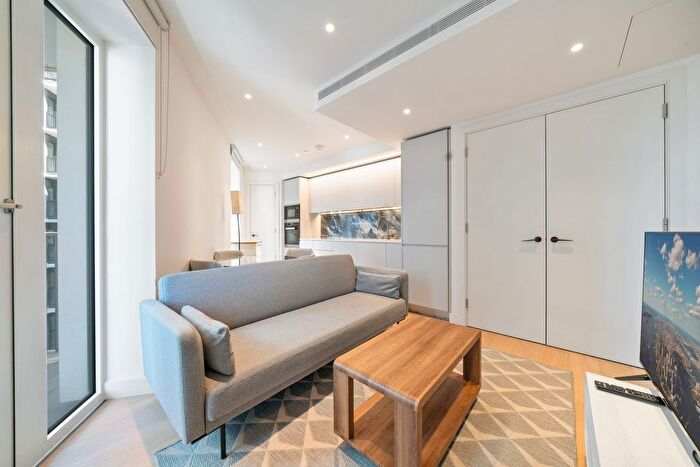 1 Bedroom Flat For Sale In Lincoln Apartments, Fountain Park Way, London, W12